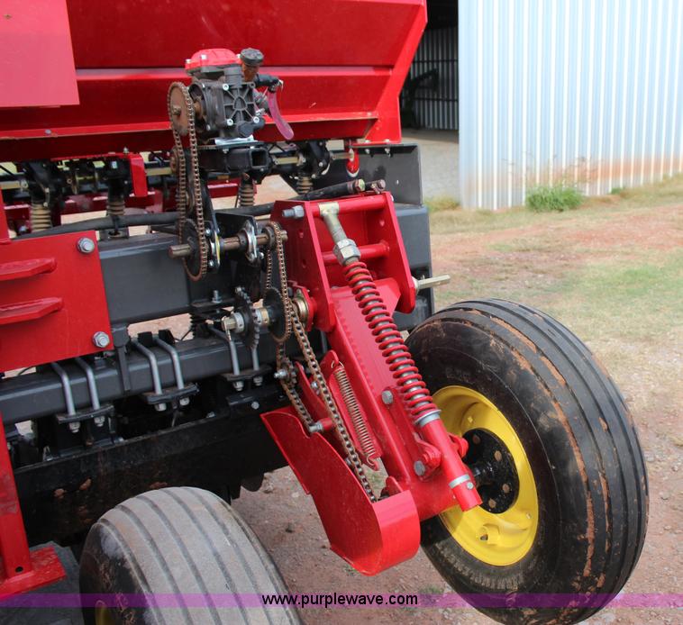 image for item J4303 2015 Sunflower 9413 grain drill