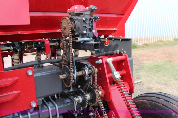 image for item J4303 2015 Sunflower 9413 grain drill