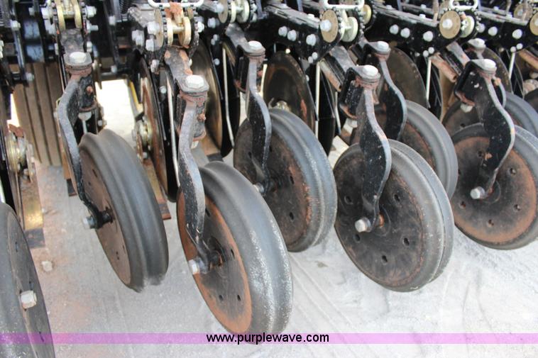 image for item J4303 2015 Sunflower 9413 grain drill