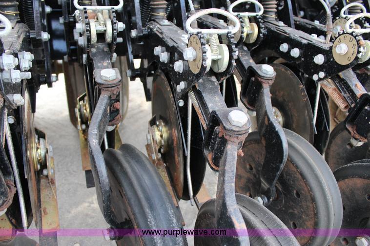 image for item J4303 2015 Sunflower 9413 grain drill