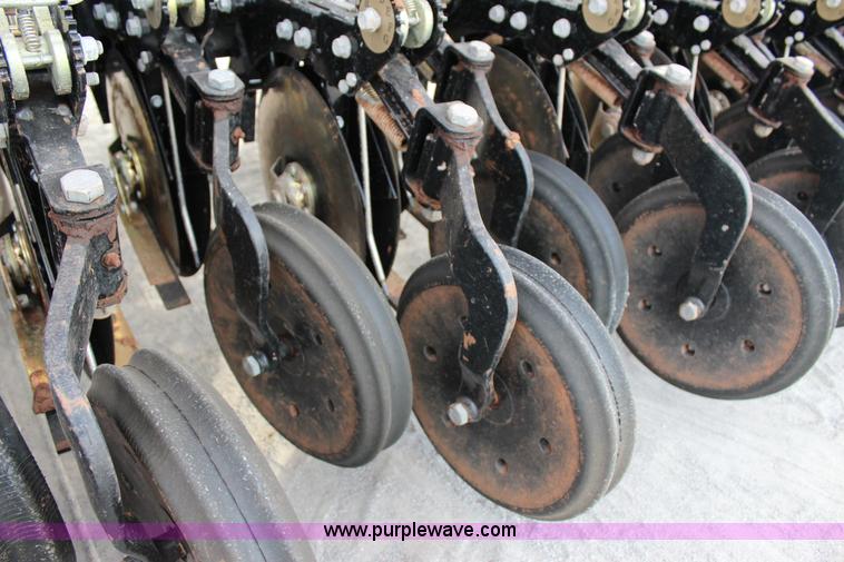 image for item J4303 2015 Sunflower 9413 grain drill