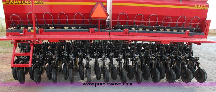 image for item J4303 2015 Sunflower 9413 grain drill
