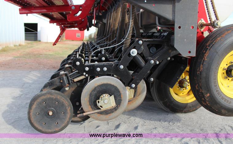 image for item J4303 2015 Sunflower 9413 grain drill