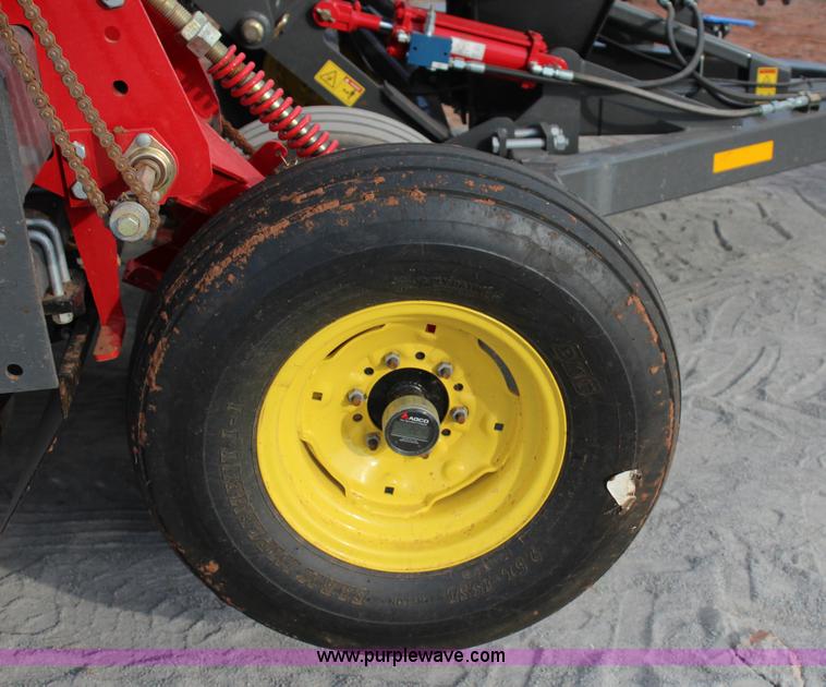 image for item J4303 2015 Sunflower 9413 grain drill