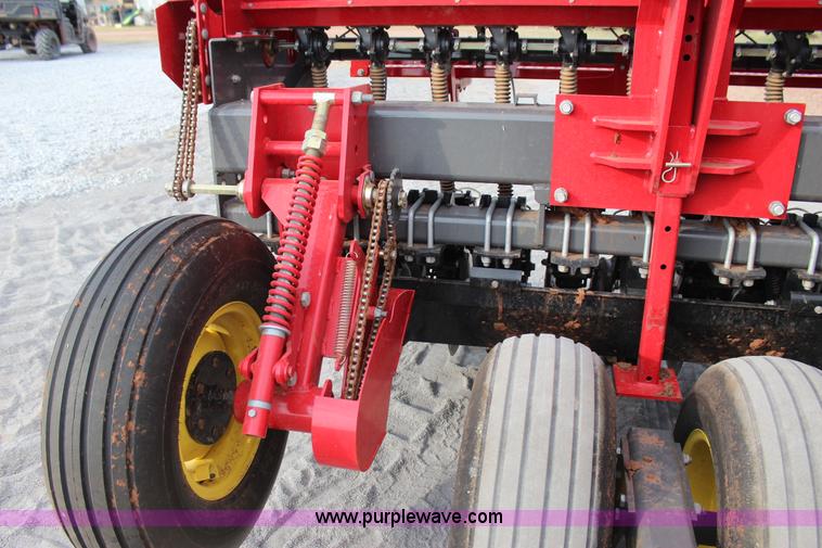 image for item J4303 2015 Sunflower 9413 grain drill