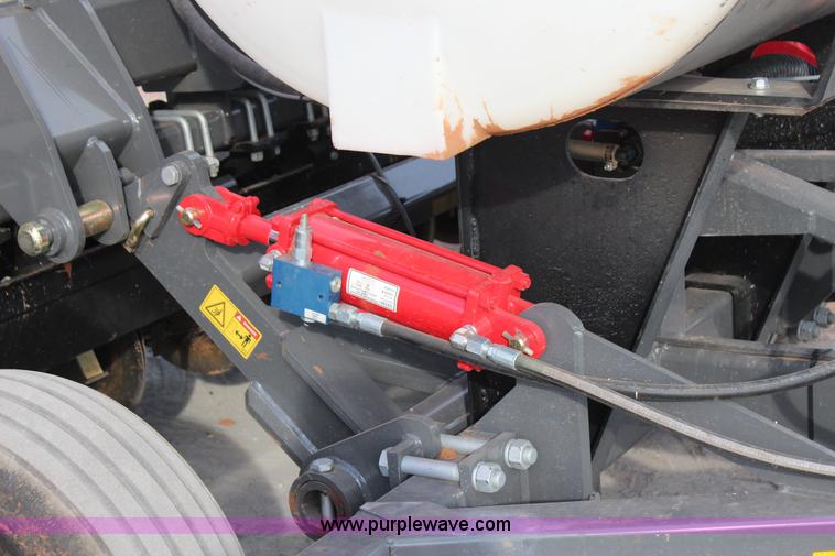 image for item J4303 2015 Sunflower 9413 grain drill