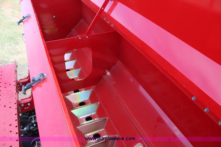 image for item J4303 2015 Sunflower 9413 grain drill