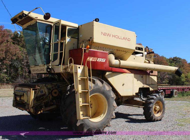 image for item J4314 1982 New Holland TR85 RWA combine