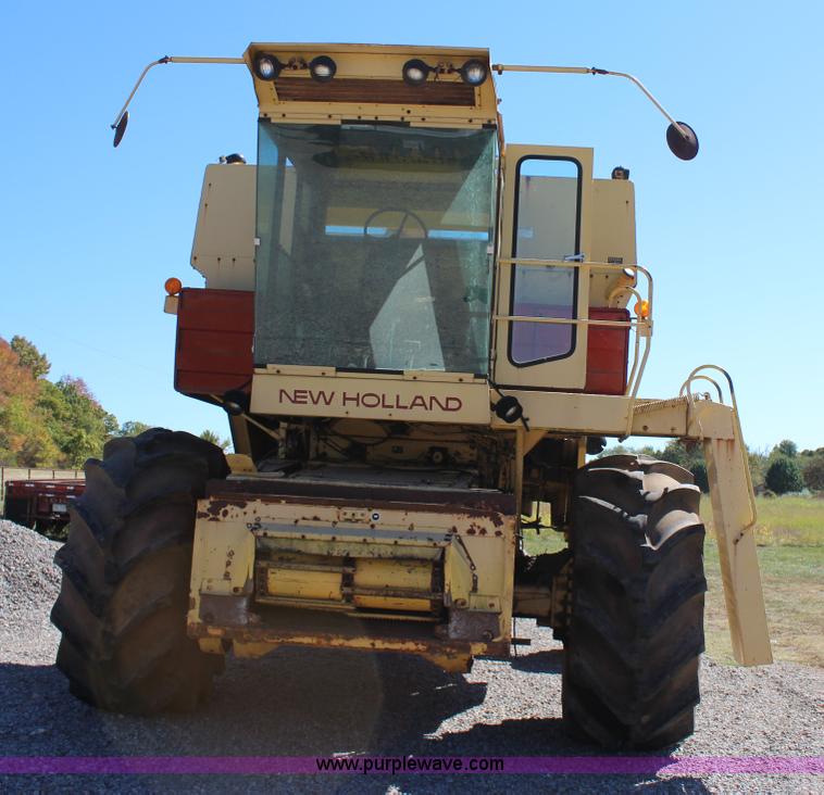 image for item J4314 1982 New Holland TR85 RWA combine