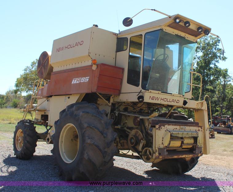 image for item J4314 1982 New Holland TR85 RWA combine