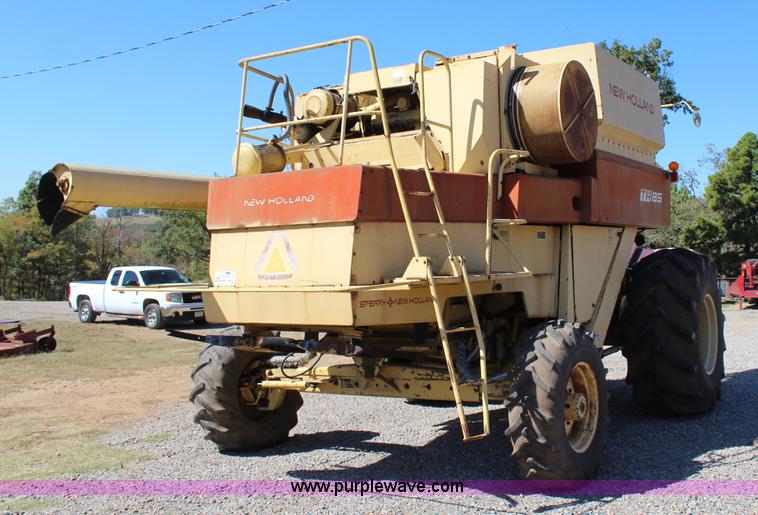 image for item J4314 1982 New Holland TR85 RWA combine