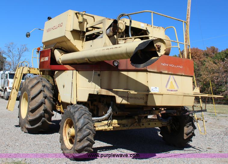 image for item J4314 1982 New Holland TR85 RWA combine
