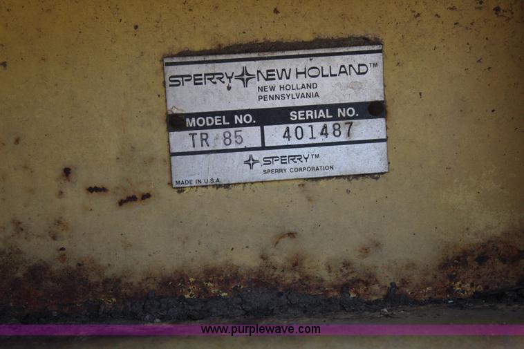 image for item J4314 1982 New Holland TR85 RWA combine