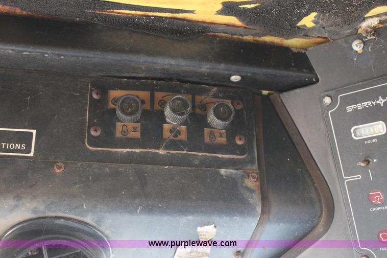 image for item J4314 1982 New Holland TR85 RWA combine