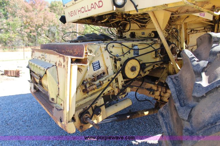 image for item J4314 1982 New Holland TR85 RWA combine