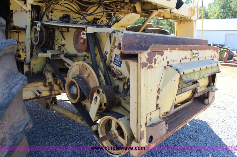 image for item J4314 1982 New Holland TR85 RWA combine