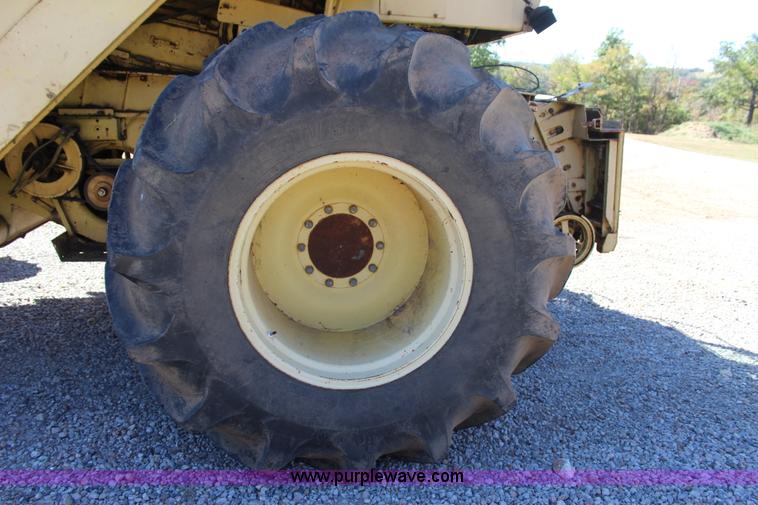 image for item J4314 1982 New Holland TR85 RWA combine