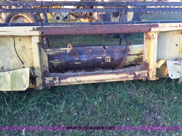 image for item J4314 1982 New Holland TR85 RWA combine