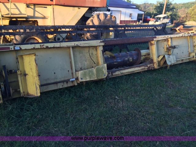 image for item J4314 1982 New Holland TR85 RWA combine