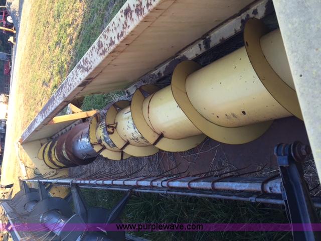 image for item J4314 1982 New Holland TR85 RWA combine