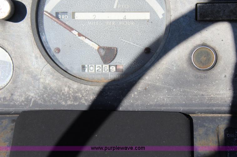 image for item J4321 1972 John Deere 4320 tractor