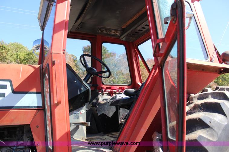 image for item J4322 1975 Massey-Ferguson 1105 tractor