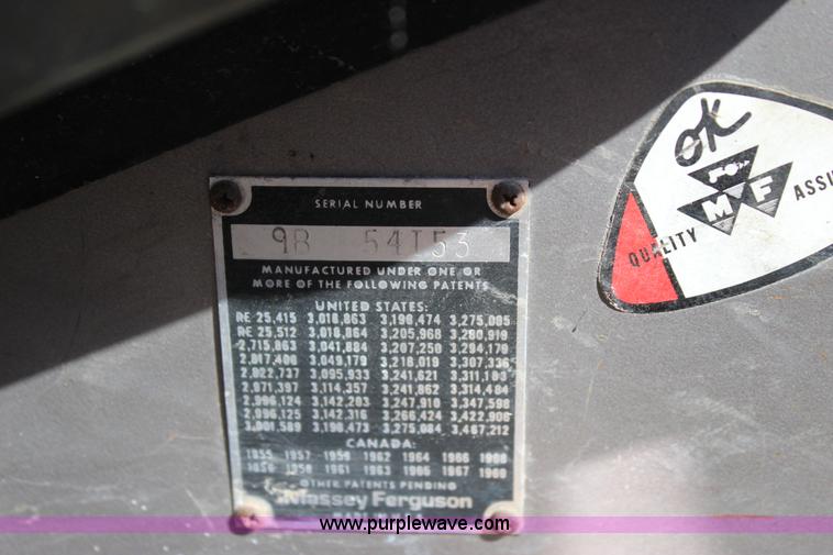 image for item J4322 1975 Massey-Ferguson 1105 tractor