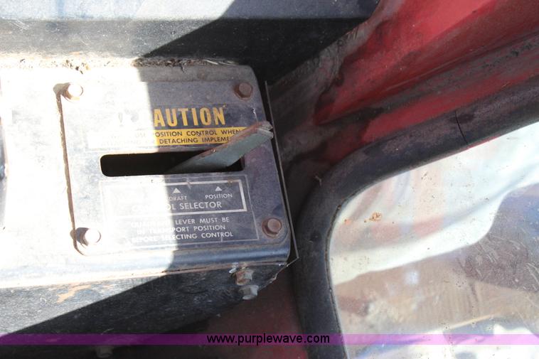 image for item J4322 1975 Massey-Ferguson 1105 tractor