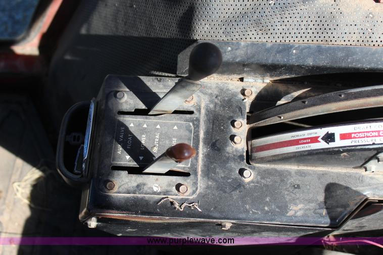 image for item J4322 1975 Massey-Ferguson 1105 tractor