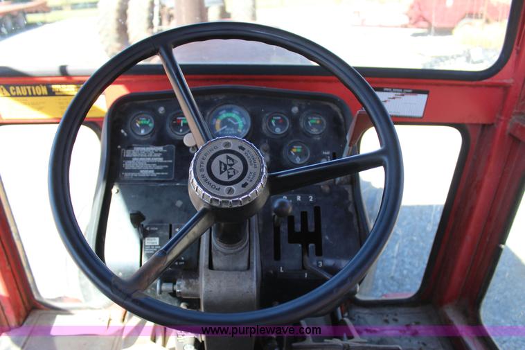 image for item J4322 1975 Massey-Ferguson 1105 tractor