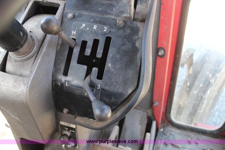 image for item J4322 1975 Massey-Ferguson 1105 tractor