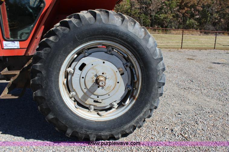 image for item J4322 1975 Massey-Ferguson 1105 tractor