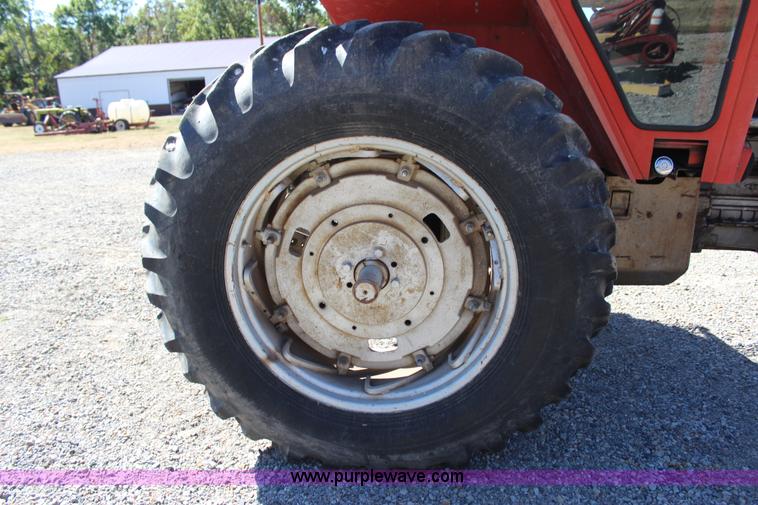 image for item J4322 1975 Massey-Ferguson 1105 tractor