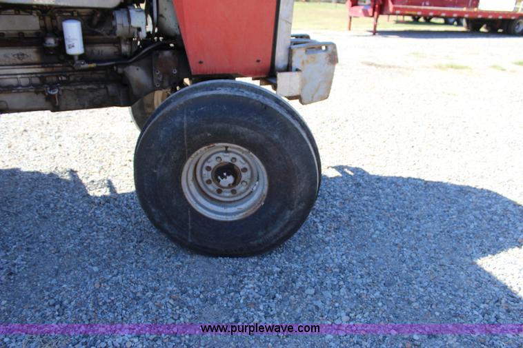 image for item J4322 1975 Massey-Ferguson 1105 tractor