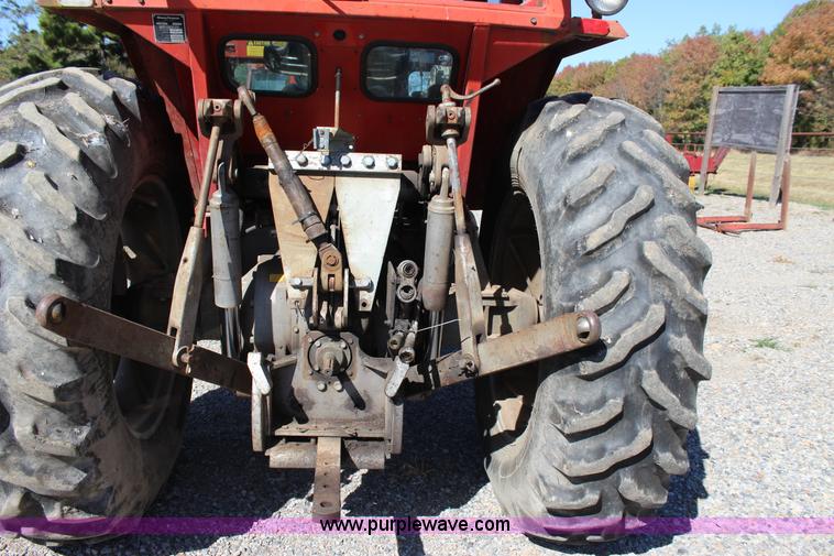 image for item J4322 1975 Massey-Ferguson 1105 tractor
