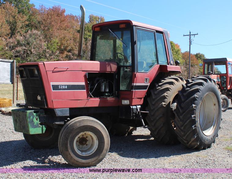 image for item J4327 1981 International 5288 tractor