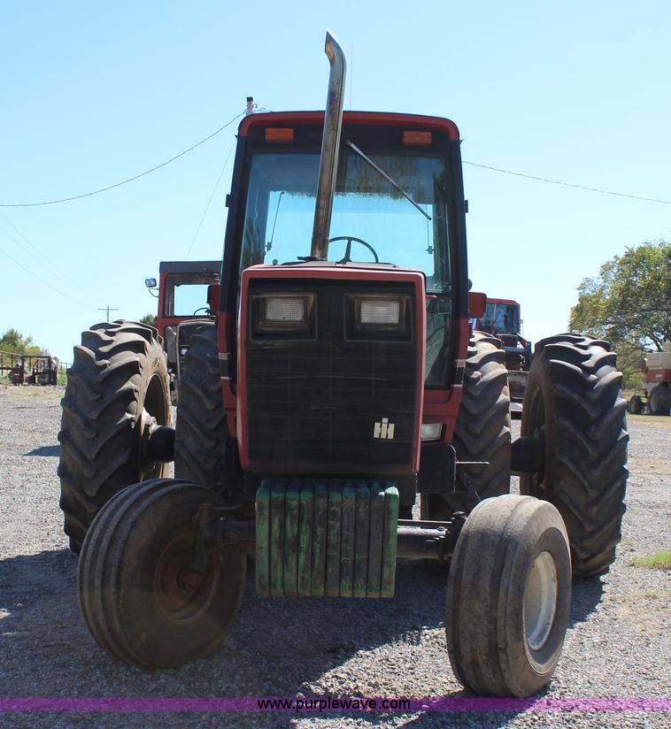 image for item J4327 1981 International 5288 tractor