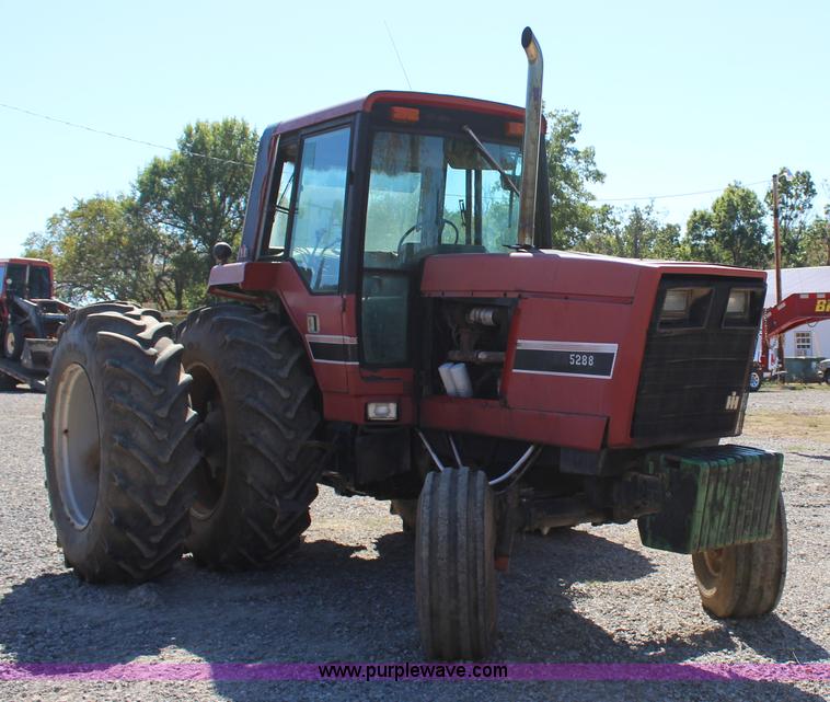 image for item J4327 1981 International 5288 tractor