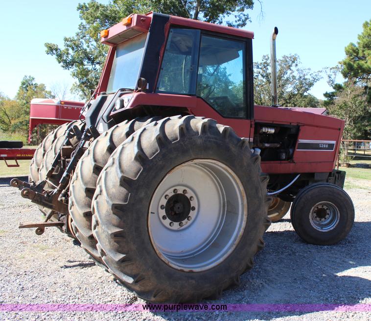 image for item J4327 1981 International 5288 tractor