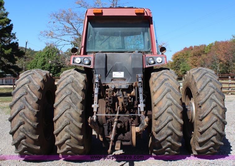 image for item J4327 1981 International 5288 tractor