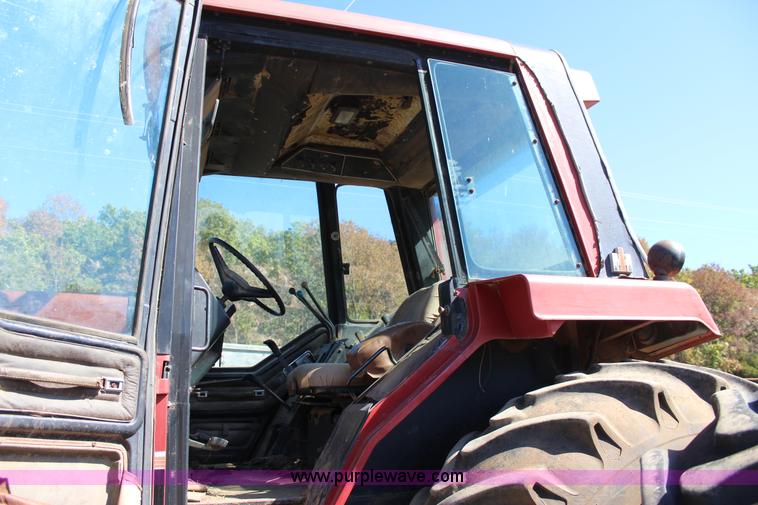 image for item J4327 1981 International 5288 tractor