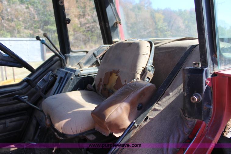 image for item J4327 1981 International 5288 tractor