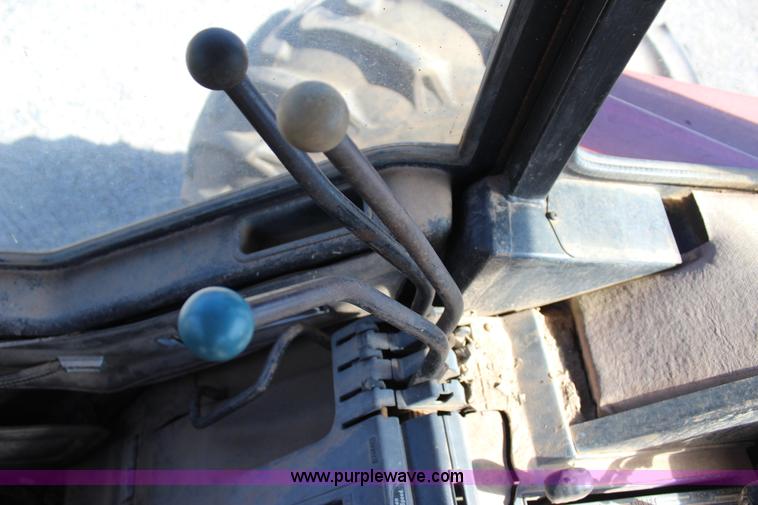 image for item J4327 1981 International 5288 tractor