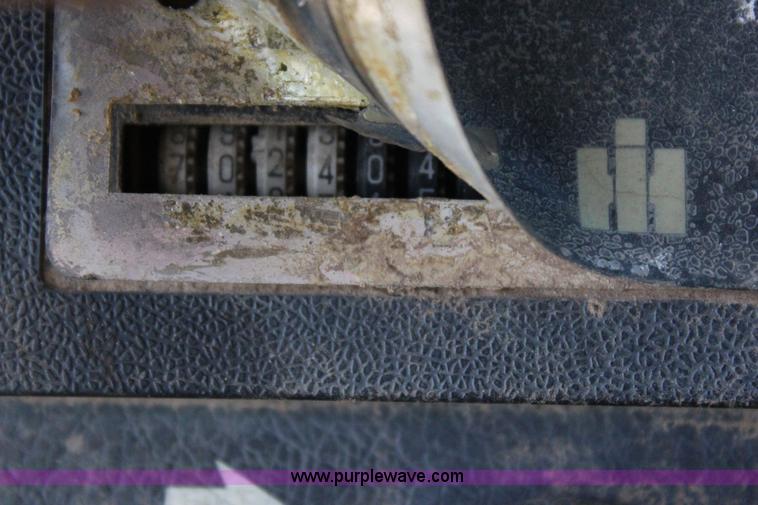 image for item J4327 1981 International 5288 tractor