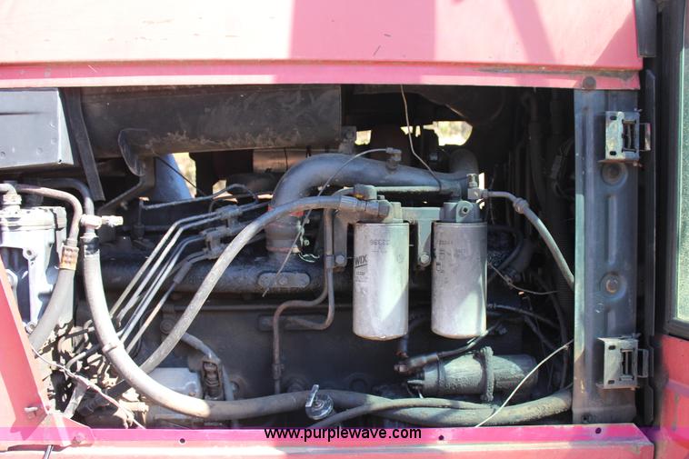 image for item J4327 1981 International 5288 tractor