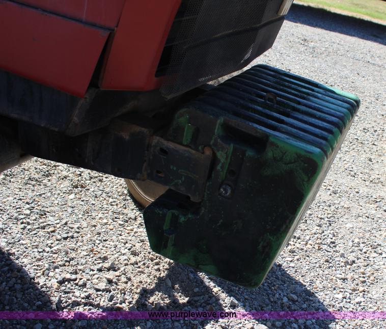 image for item J4327 1981 International 5288 tractor