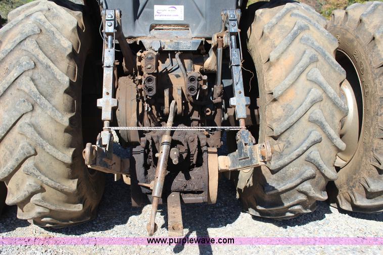 image for item J4327 1981 International 5288 tractor