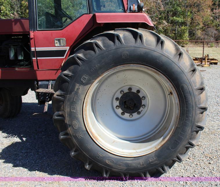 image for item J4327 1981 International 5288 tractor