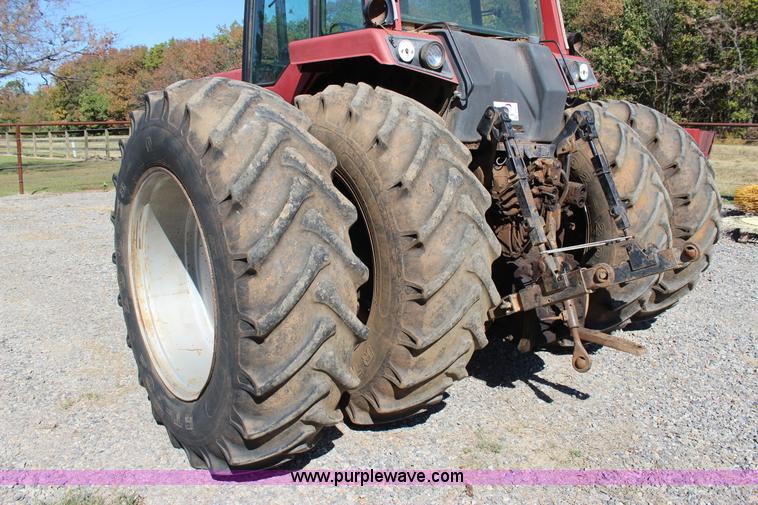 image for item J4327 1981 International 5288 tractor