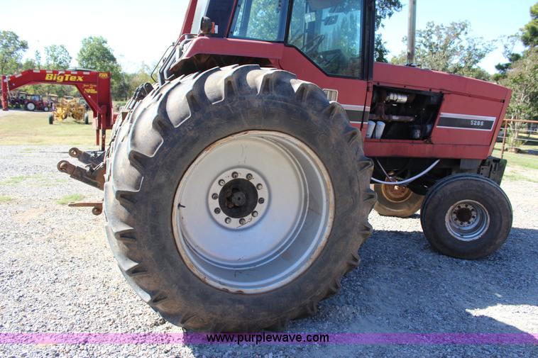 image for item J4327 1981 International 5288 tractor